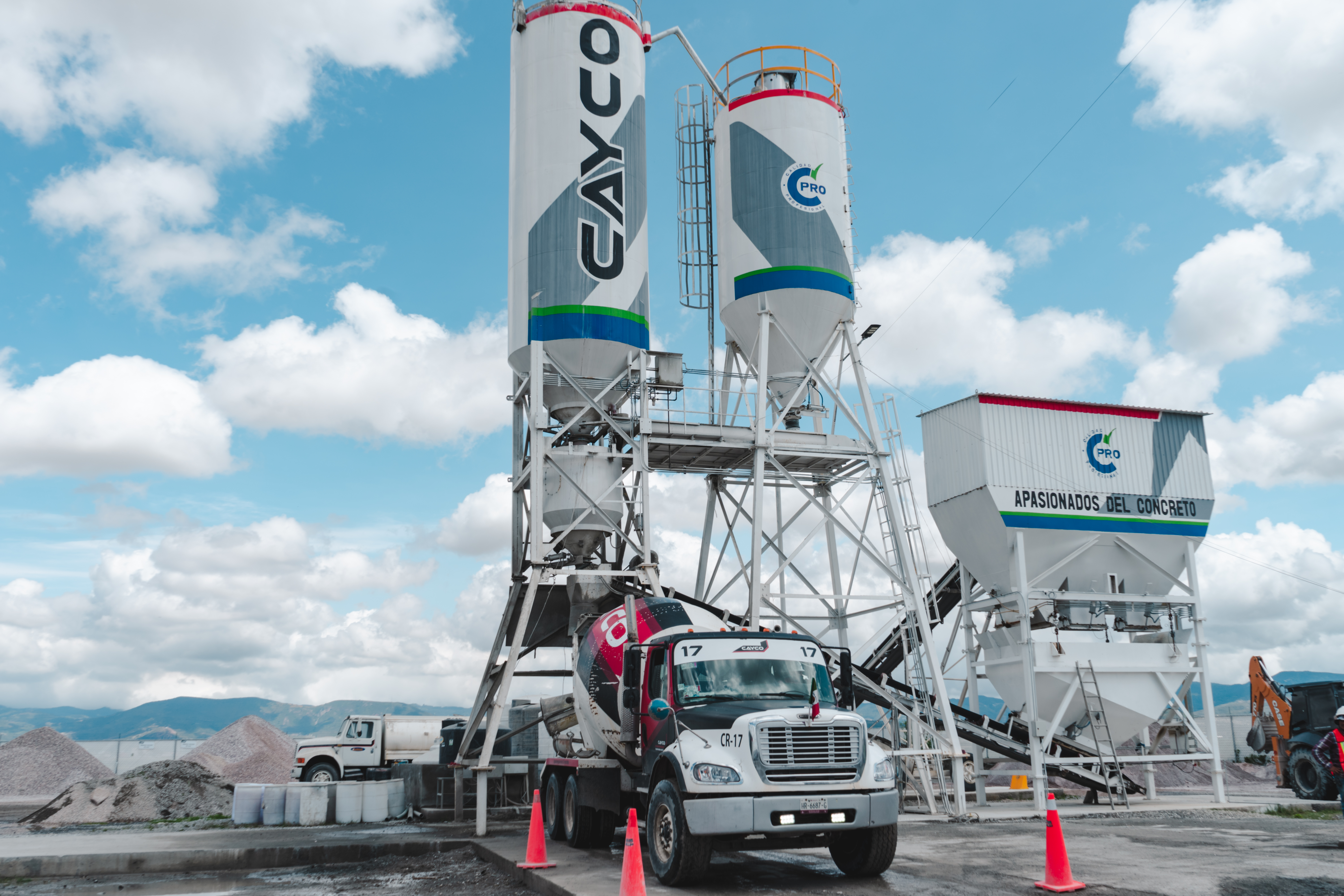 Colado de losa con concreto premezclado CAYCO